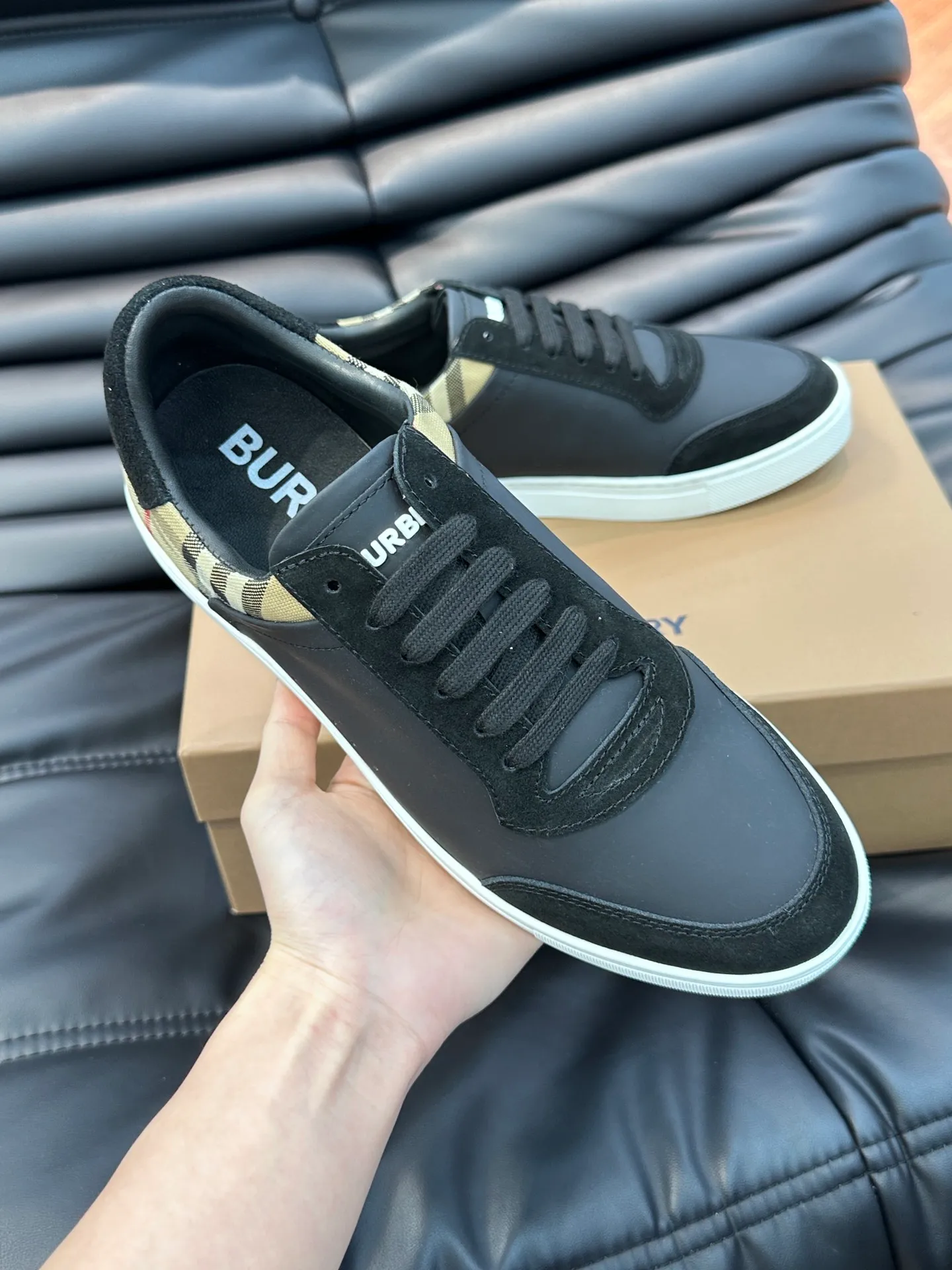 Men's shoes 💰p380 Men's classic low-top sneakers from "burberr*" are reinterpreted with Vintage retro plaid cotton and cowhide materials, and are decorated with a new brand logo. First-layer sheepskin lining, embossed Burberry lettering logo on the heel, T men's shoes 💰pU original outsole! Size: 38-44 (45 46 customized)